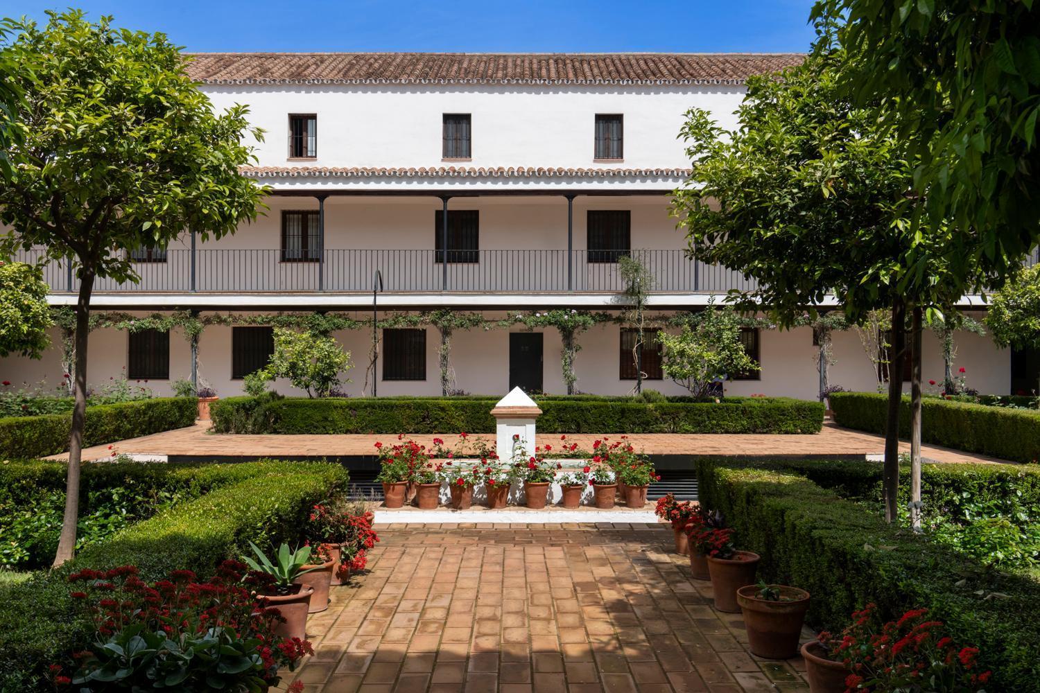 Magno Apartments San Laureano - Private Parking Included Севиля Екстериор снимка