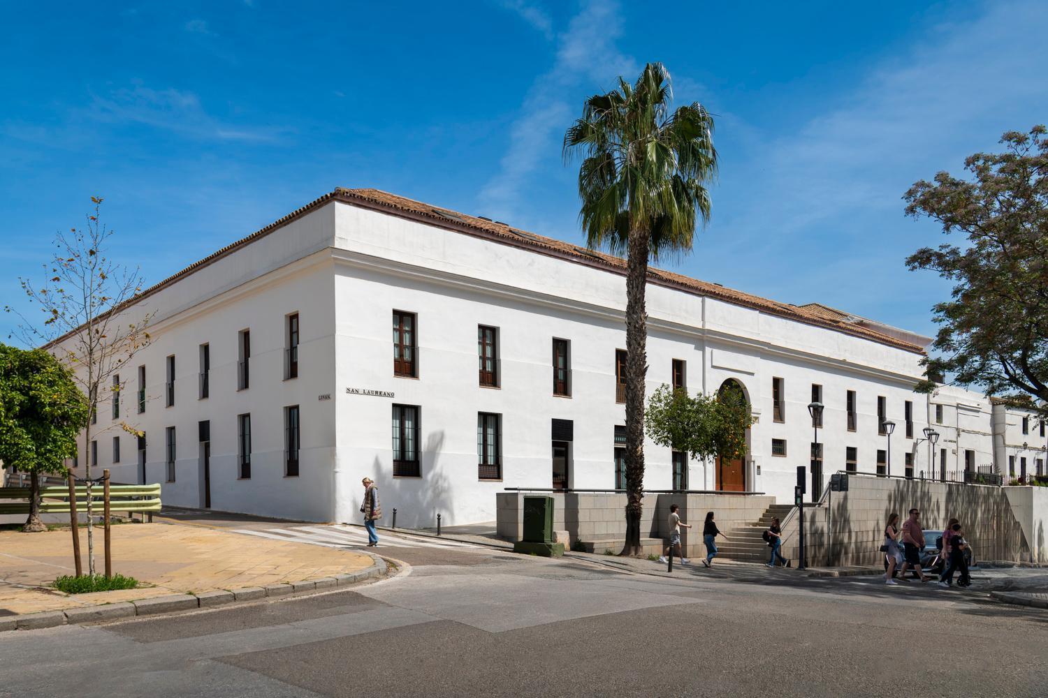 Magno Apartments San Laureano - Private Parking Included Севиля Екстериор снимка